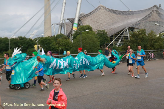 Start wieder auf Der Brücke beim b2run 2016 (Foto: Martin Schmitz)